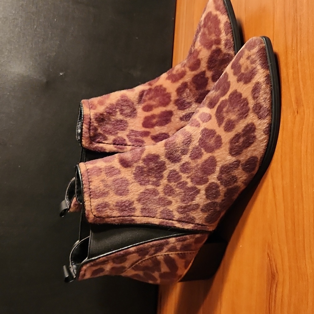 Nine West faux fur Leopard Print‎ Ankle Boots women’s size 7.5